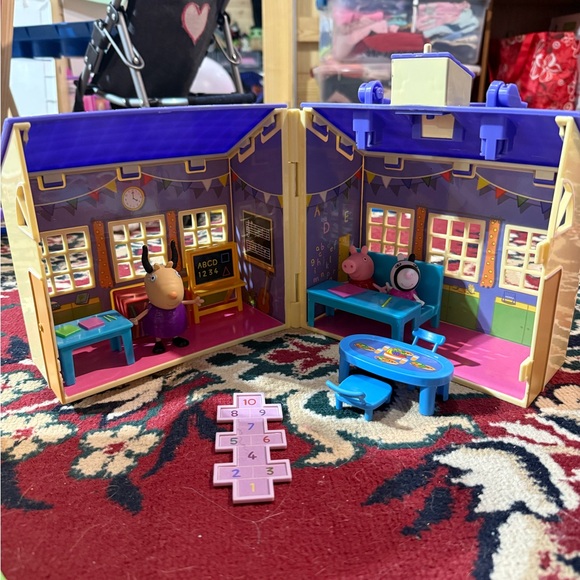 Peppa Pig Classroom Playset - Purple and Pink - Picture 1 of 1